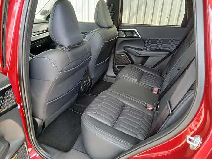 Mitsubishi Outlander 2.4i Plug-in-Hybrid Top