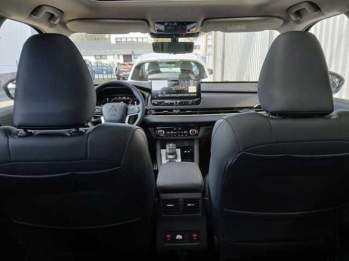 Mitsubishi Outlander 2.4i Plug-in-Hybrid Top