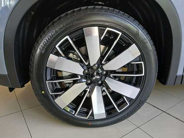 Mitsubishi Outlander 2.4i Plug-in Hybrid - Intro Edition