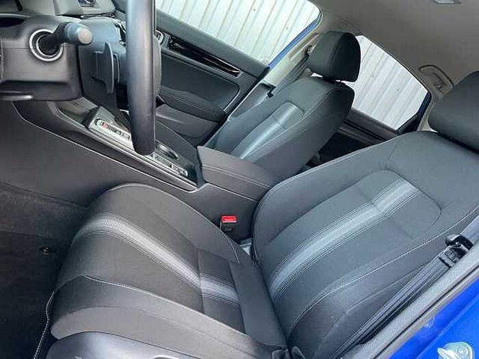 Honda Civic e: HEV 2.0 i-MMD Hybrid Elegance