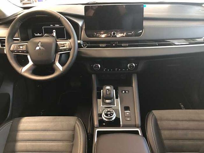 Mitsubishi Outlander Plug-in Hybrid 2.4i Intro Edition F&B