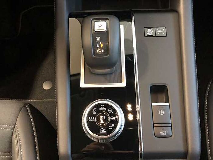 Mitsubishi Outlander Plug-in Hybrid 2.4i Intro Edition F&B