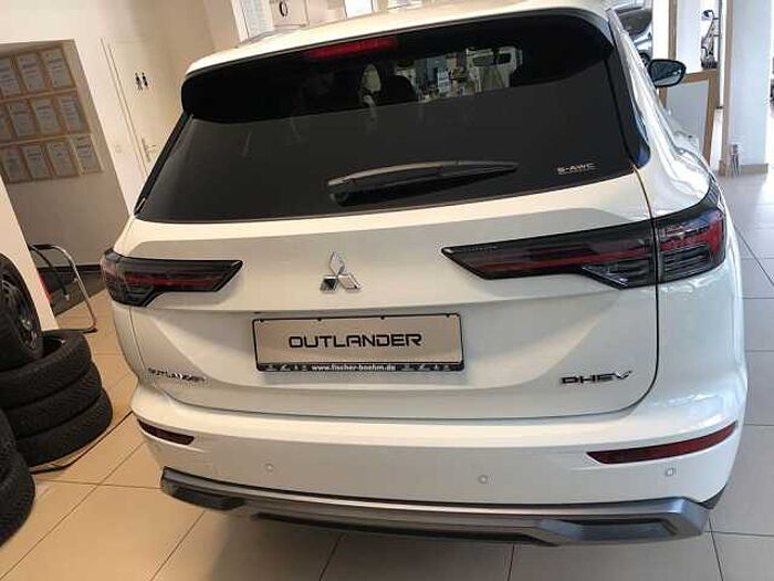 Mitsubishi Outlander Plug-in Hybrid 2.4i Intro Edition F&B
