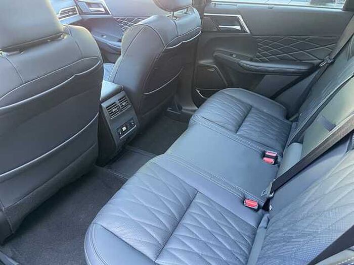 Mitsubishi Outlander PHEV Diamant Top Black Edition - Luxur
